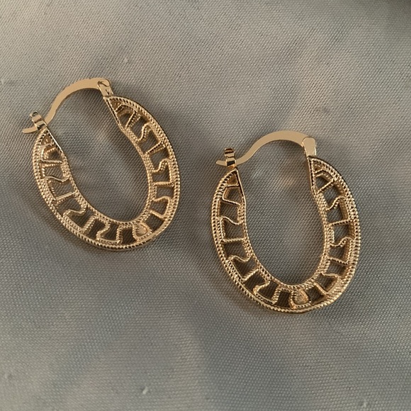 Stunning Gold Hoops - Picture 4 of 5
